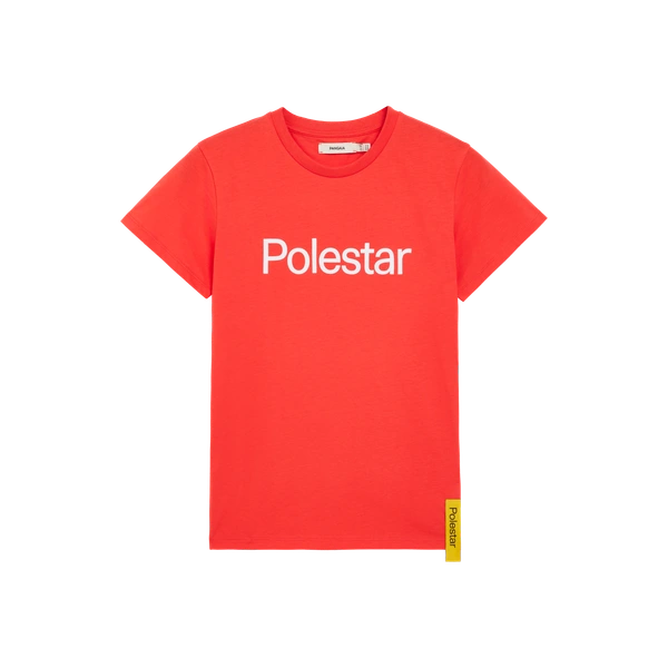 Röd t-shirt för barn med ton-i-ton Polestar-ordmärke på framsidan och gul sidotagg