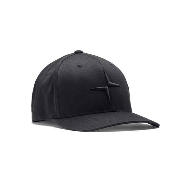 Cappello nero con simbolo Polestar tono su tono sul davanti