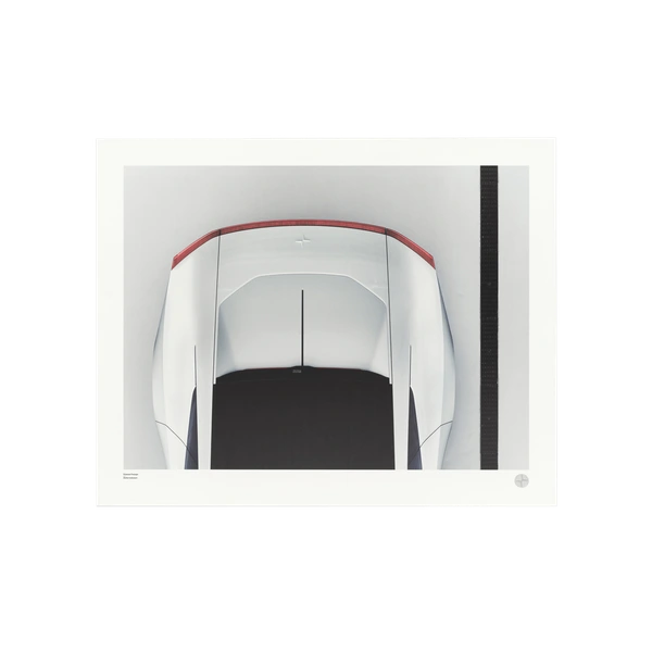 Kunstreproductie van een Polestar, van bovenaf gefotografeerd met zicht op de achterkant van de auto.