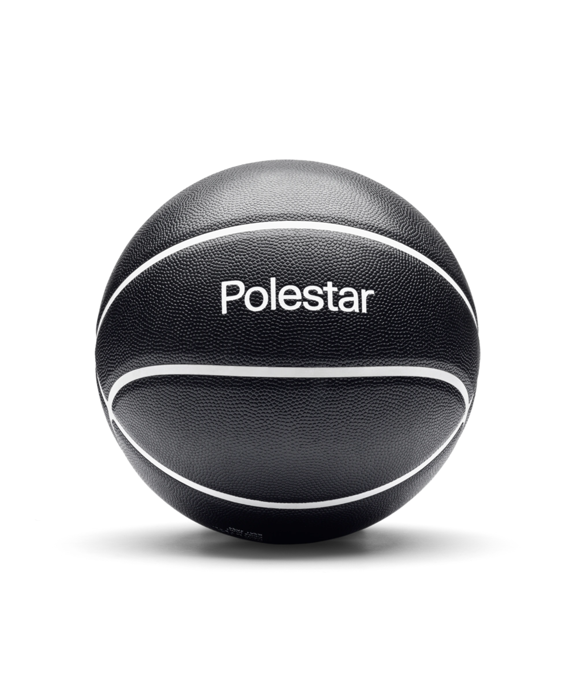 Schwarzer Basketball mit weißen Linien und Polestar Schriftzug